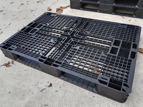 Pallet nhựa cũ