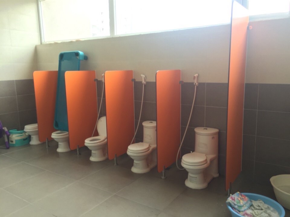 Vách ngăn vệ sinh