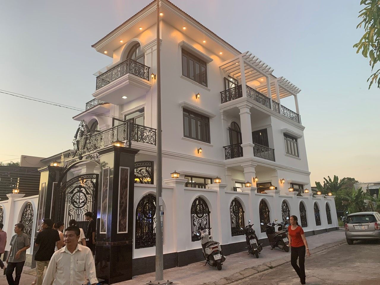 Thi công khách sạn