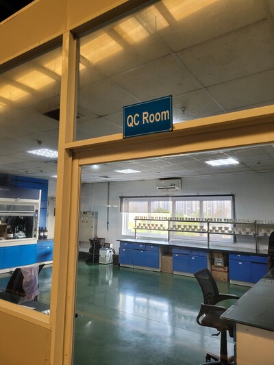 Phòng QC kiểm mẫu