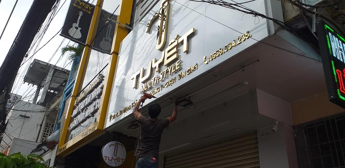 Bảng hiệu chữ inox