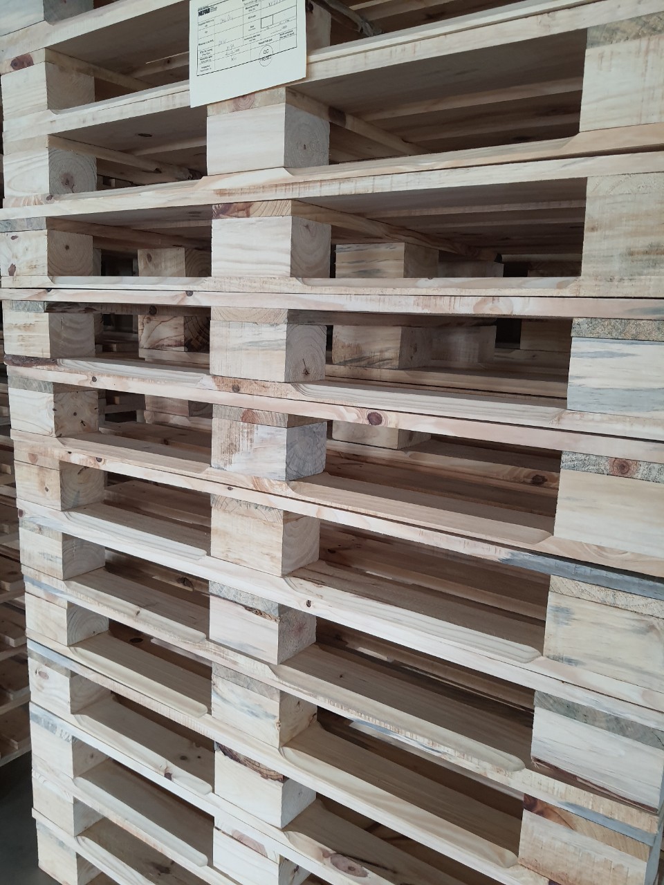 Pallet gỗ