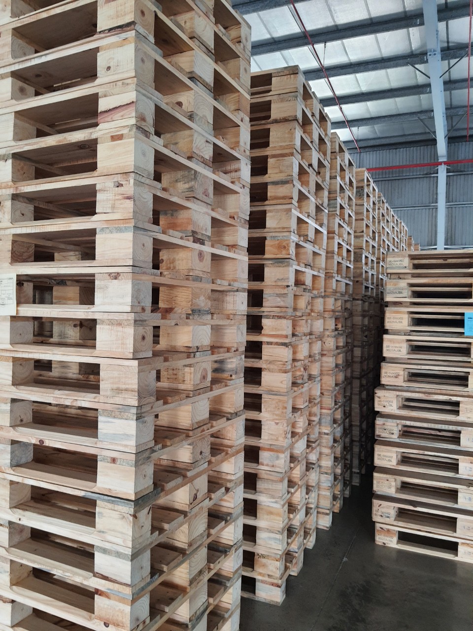 Pallet gỗ