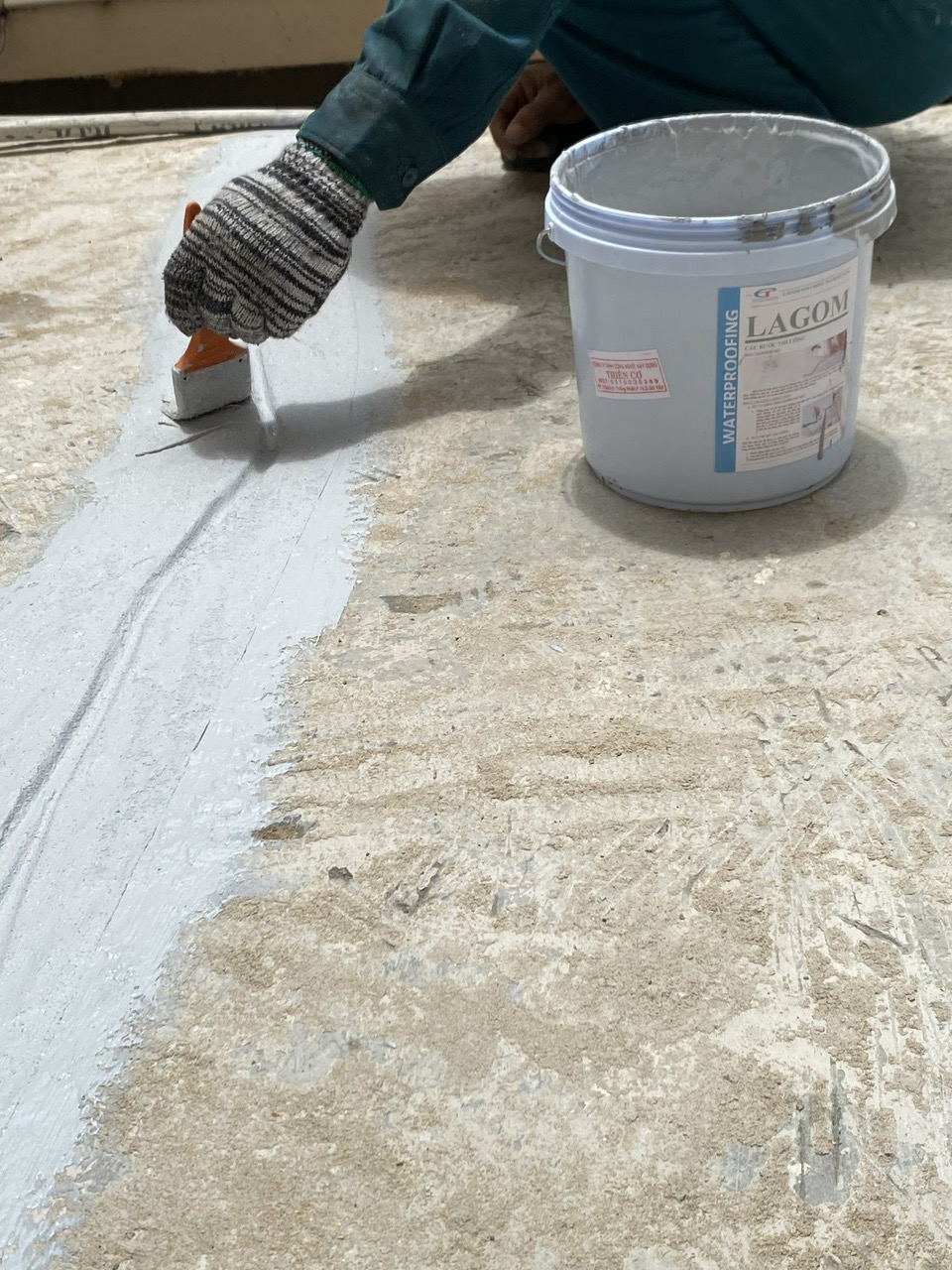 Lagomflex chống thấm xử lý đường nứt, dán mí tôn