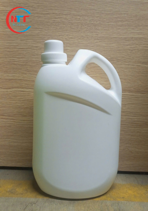 Can nước giặt 3,8 lít