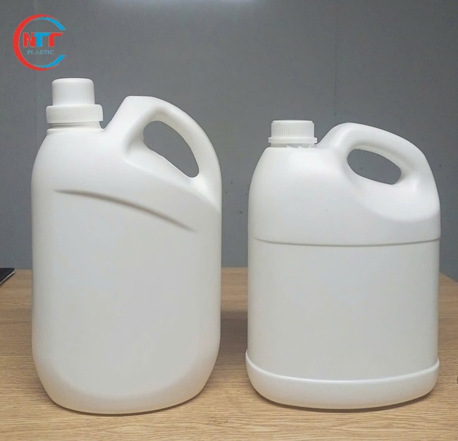 Can nước giặt 3,8 lít