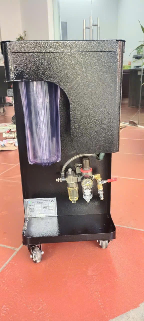 Máy phân tách dầu nước làm mát trong CNC