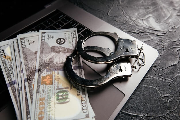避免社会保险费时刑事责任