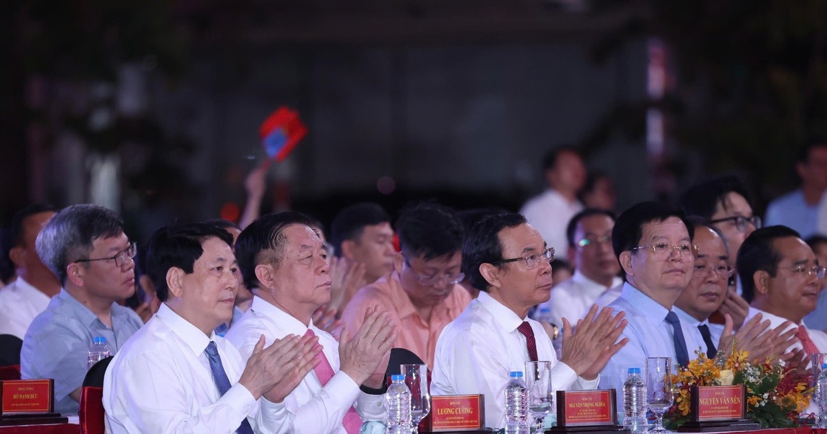 党和国家领导人出席“凯歌永响”电视连线节
