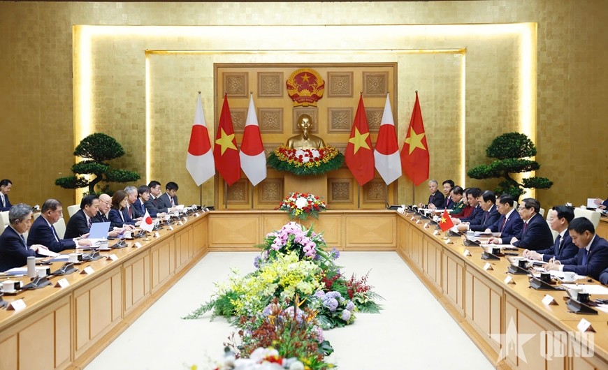 越南政府总理范明正同日本首相石破茂举行会