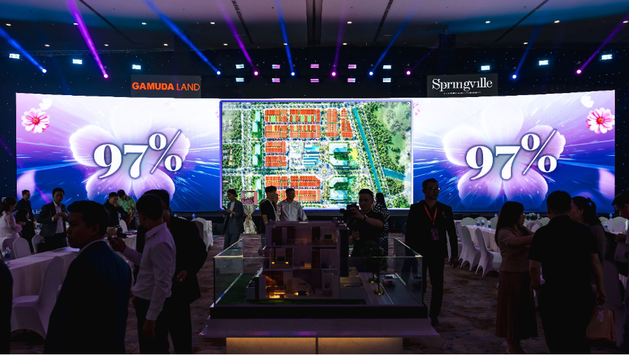 Following its official launch, Springville set a new benchmark in the southern real estate market with 97 per cent of its inventory swiftly taken up, an outstanding performance surpassing the average absorption rate for低层住宅产品。” data-Original =“ https://media.vneconomy.vn/images/upload//2025/07/07/08/springville-clingville-2.png”>
<figcaption class =“ Image Caption”>正式发布后,Springville在南方房地产市场设定了新的基准,其库存的97%迅速占据了,这是低层住宅产品的平均吸收率。</figcaption> </figcaption>
</figure>
<p>在启动时,该项目达到了一个重要的里程碑,大多数低层单元在数小时内吸收。甚至在公开发布之前,斯普林维尔在战略部分的预览活动之后引起了强烈的市场关注ners。压倒性的需求导致开发人员在收到超过1,400张预订后停止接受预订 - 是可用单位数量的三倍。</p>
<p>强大的吸收率反映了固体市场兴趣。许多买家在正式发布之前完成了交易。发射活动本身吸引了大量的潜在买家,渴望确保将有希望的位置,价值保留和增长潜力结合起来的物业。</p>
<p> <strong>分解Springville的发布成功</strong> </p>
<p>熟悉南方市场的经验丰富的投资者将斯普林维尔的强劲发射归因于有利的时机,战略定位和有针对性的计划。</p>
<p> Springville位于25B省Road 25B(Ton Duc Thang Boulevard)的正面,距离远派国际机场仅9公里。它从靠近密集的运输项目网络中受益,包括HCMC-LONG TALH-DAU GIAY ExpresswaY,国家公路51号公路和25C公路。预计有几个正在进行的基础设施项目,例如Ring Road 3,Ben Luc -long Thanh Expressway和Bien Hoa -vung Tau高速公路,有望进一步增强通道。该项目还距离计划已有的thiem -thanh thanh Urban Railway距离Hiep Phuoc站只有800米,该项目将直接连接到中部Ho Chi Minh City。</p>。</p>
<figure class=